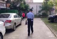 六安疫情封閉小區(qū)內(nèi)輔警小喇叭喊樓送外賣