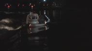 涇縣一家三口駕車涉水被困  消防救下人后車被沖走