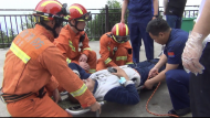 淮北46岁男子爬山突发高血压   自己报警求助