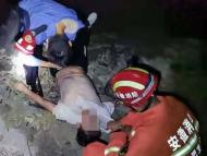 合肥一年輕小伙跳河輕生 輔警縱身一躍奮勇救人