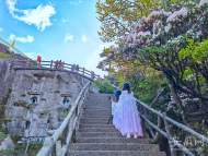 五一小長假首日，14000多人登黃山