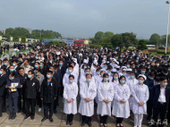 安徽悼念者哽咽講述：擦干眼淚 繼續追隨袁隆平院士的夢想
