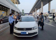合肥一非法網(wǎng)約車混入網(wǎng)約車上車點載客  被現(xiàn)場查扣