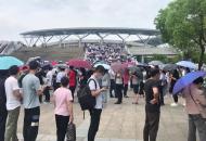 合肥奧體中心方艙接種點建議排隊者用餐后再打疫苗