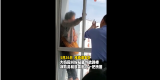 淮南：女子因纠纷站窗外欲跳楼  被一把拽回
