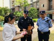 安慶一市民遺失挎包 民警迅速尋回