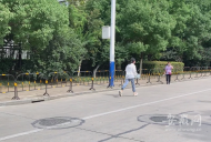 大考2021|合肥八中考點(diǎn)一名考生疾步跑向考場(chǎng)