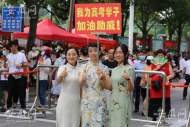 大考2021｜銅陵：班主任老師穿旗袍 為孩子們送上美好祝愿