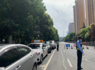大考2021|志愿者提醒：家長不要在考點外喧嘩 以免影響考試