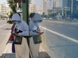 天气晴好 合肥市民“全副武装”躲热浪