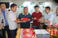 芜湖公交志愿者捐款慰问特困家庭