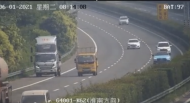 驚險！小貨車高速路上瘋狂倒車2公里  被合肥交警及時制止