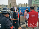 大考2021|合肥五十中西校考生入场 街道志愿者提醒检查准考证
