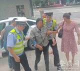 休宁一女子被剧毒蛇咬伤   祁门交警跑赢“死神”