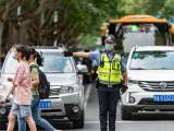 @合肥送考家长与考生 如在道路上发生突发情况可向执勤交警求助