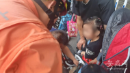 5歲女孩右腳卡進(jìn)電動(dòng)車后輪車架   消防員