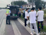 阜阳：学员坐超员车去考驾照