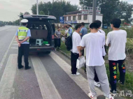 阜陽：學(xué)員坐超員車去考駕照