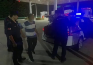 ?滁州：司機半路“甩客”丟高速  男子報警求助稱“看到警察就好了”