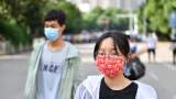 大考2021|合肥八中考点考生戴着“高考必胜”口罩进入考点