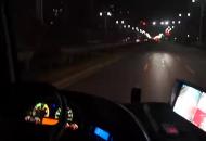 宿州：電瓶車與半掛車相撞?中年男子被壓車下