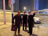 合肥：老人凌晨迷路 民警护送回家