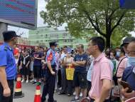 2021中考|考試即將結束   交警提醒家長接送孩子勿聚集