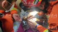 長(zhǎng)豐一老太太被金戒指“咬” 手   消防員前往救助