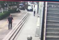 小伙醉酒路邊睡著 被盜兩部手機