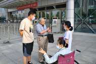 安大女研究生休學(xué)3年照顧母親后續(xù)：六安79歲老人來合肥捐款兩萬元