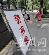 大考2021|开考临近，淮南一考生奔跑入考场