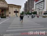 淮南创城红灯记 ：直击学院路国庆路交叉口交通秩序