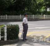 大考2021|宣城一76歲老爺爺特地進城陪孫子高考