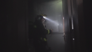  哐当一声  淮南一商铺排气扇突然爆燃  