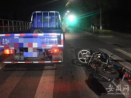 蕪湖：摩托車駕駛員酒駕追尾小貨車后嚴重受傷