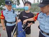 萧县：乘客坐出租车不慎遗失背包 民警和多位的哥帮忙寻找