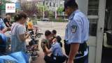 4岁男童光屁股溜出家门 萧县警民帮他找妈妈