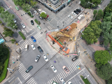 合肥一处路面出现空洞续：钢板桩已经安装好 抢修工作有序开展