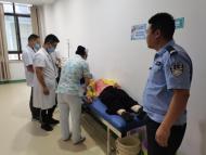 泗县一农妇喷洒农药中毒  民警火速救助