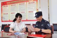 高考期間曾獲幫助 亳州女孩拿到大學錄取通知書后邀特警一同拆開