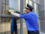 高溫天 合肥城管隊(duì)員堅(jiān)守崗位  一天換兩套制服