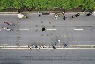 記者航拍：合肥一路面塌陷區域周圍已建起圍擋（組圖）