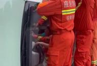 馳援河南途中遇轎車側翻　安徽消防立即救援