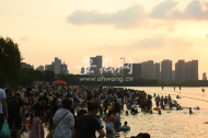 網友反映合肥天鵝湖市民廣場地下公廁經常堵塞   蜀山區回復