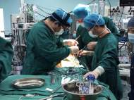  排球大的腫瘤“爬”到心臟   女子半年體重飆升三十斤