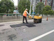 確保道路安全暢通 蕪湖公路部門集中修補路面病害