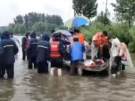阜陽中青應急服務隊12人已在鄭州救援轉移群眾