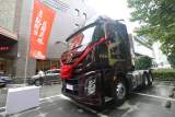 蚌埠"火车"英雄宋加雷获赠新车！当场数度落泪