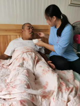 大皖阳光助学|父亲截瘫母亲不离不弃撑起家 铜陵女孩乐观面对生活
