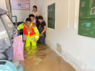廣德多處道路被淹 民警奮戰一夜救援群眾